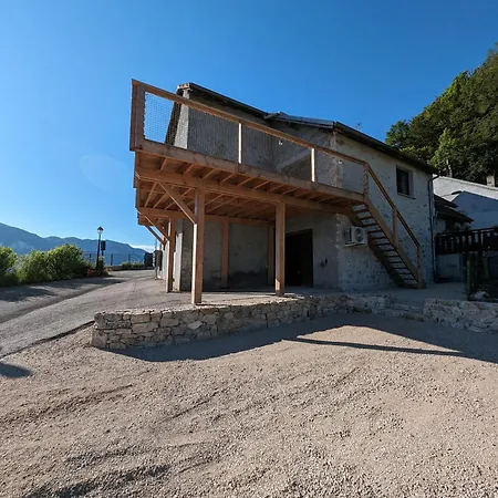 T3 Neuf Au Calme Avec Vue Sur Les Montagnes *